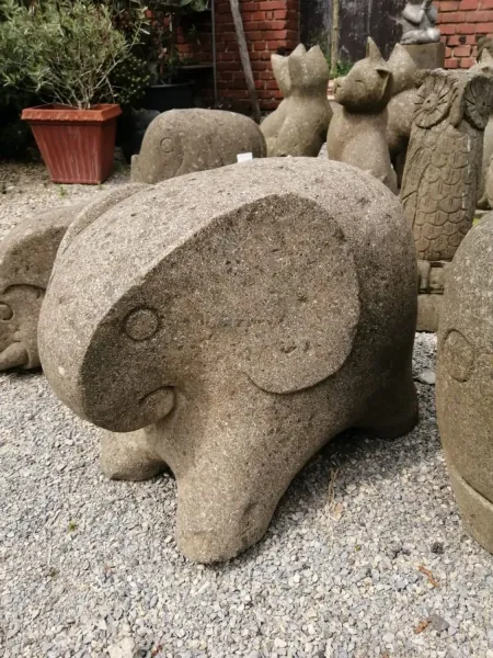 Ausstellungsstück - Young Art – Elefant, ca. 50 cm, Naturstein (Basanit) 